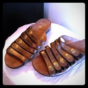 NWOT Dansko Bronze Leather Sandles 42/9.5-10